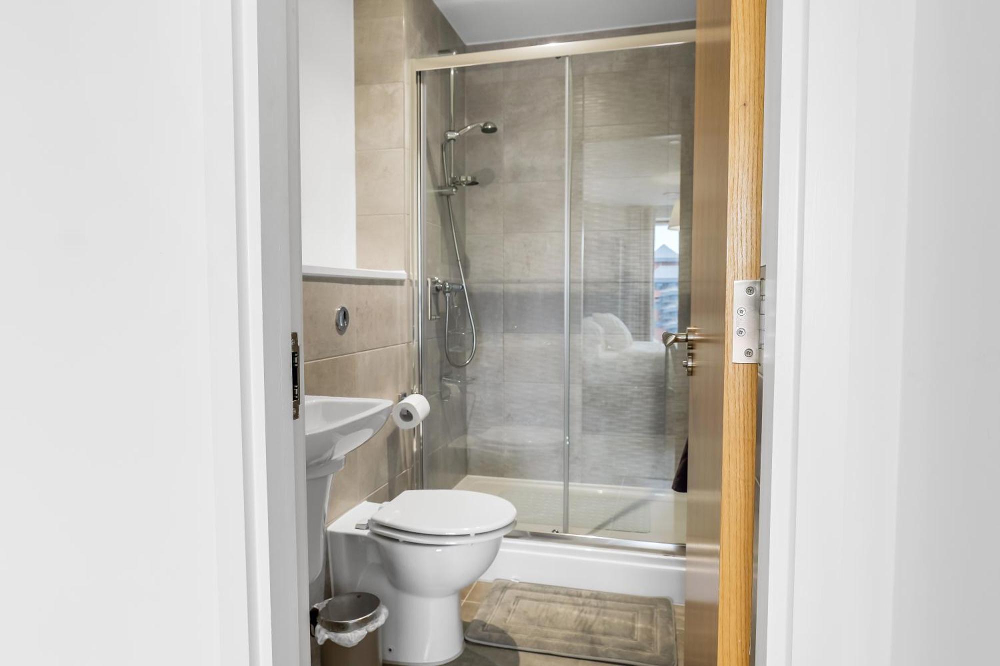 High Rise 2 Bedroom & 2 Bath Apartment With Parking, Balcony & Amazing View Манчестер Екстер'єр фото