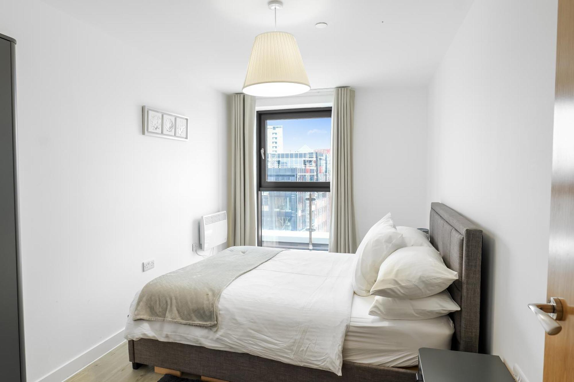 High Rise 2 Bedroom & 2 Bath Apartment With Parking, Balcony & Amazing View Манчестер Екстер'єр фото