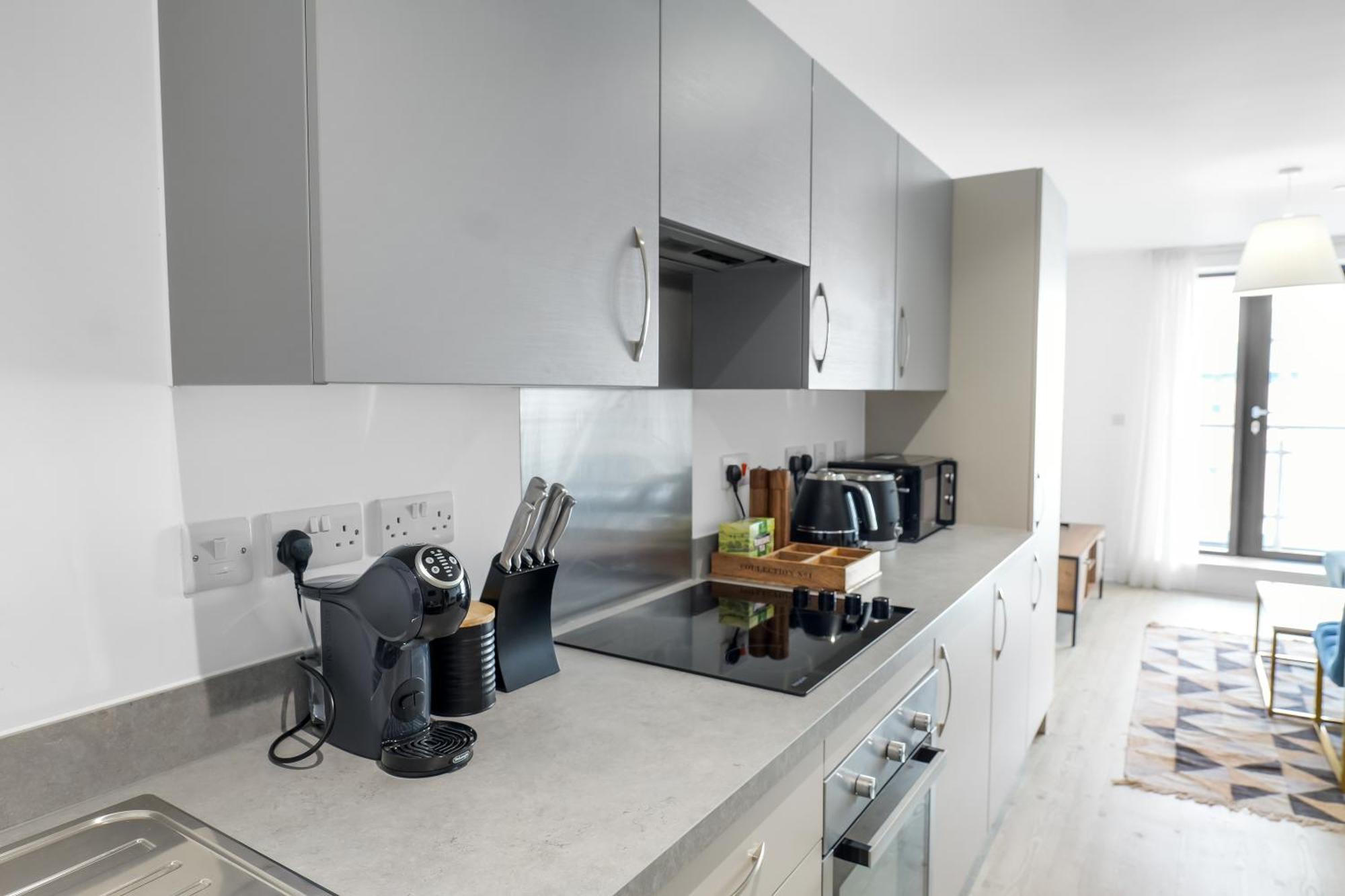 High Rise 2 Bedroom & 2 Bath Apartment With Parking, Balcony & Amazing View Манчестер Екстер'єр фото